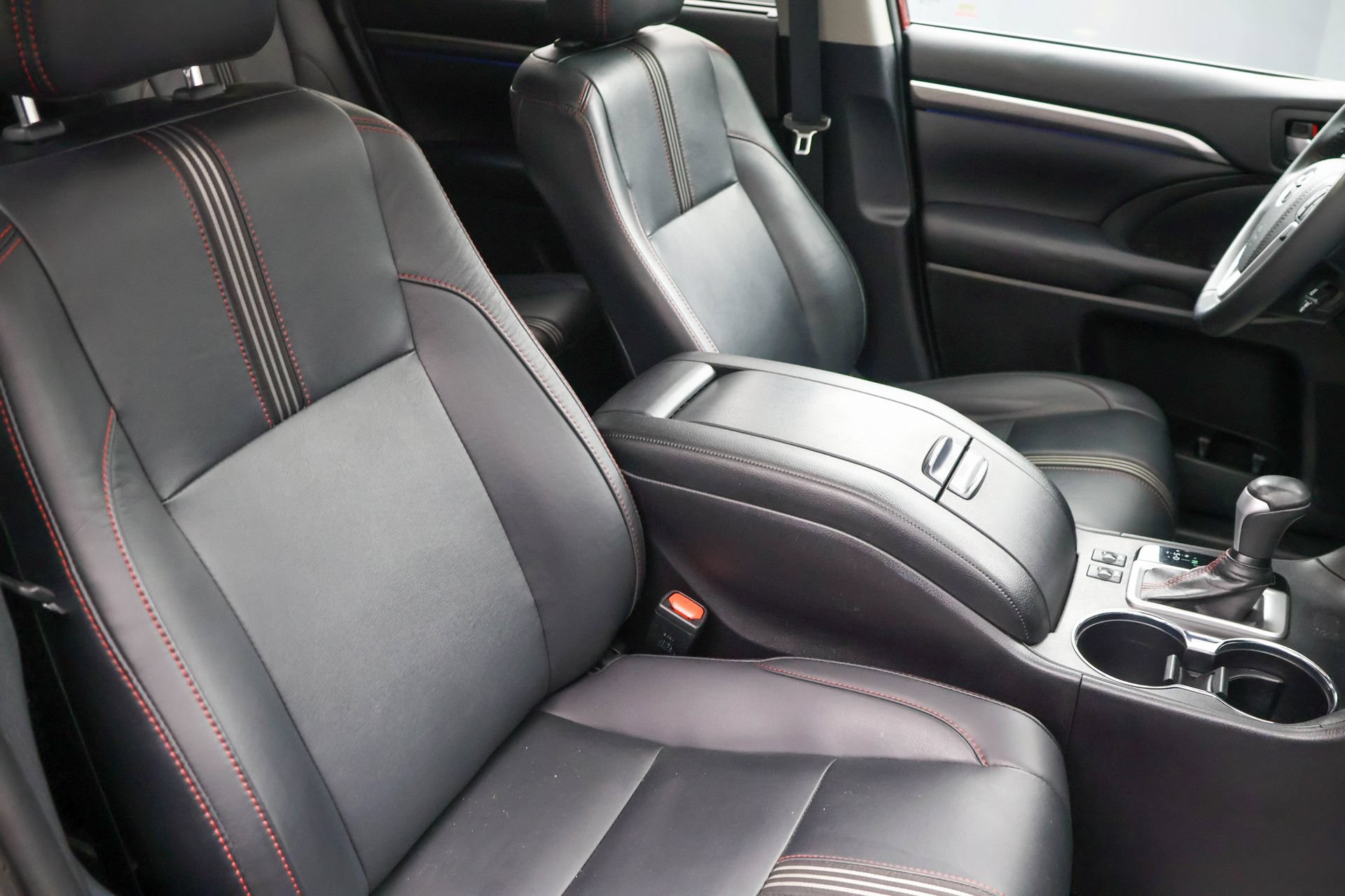 Used 2019 Toyota Highlander SE AWD/4WD image 36