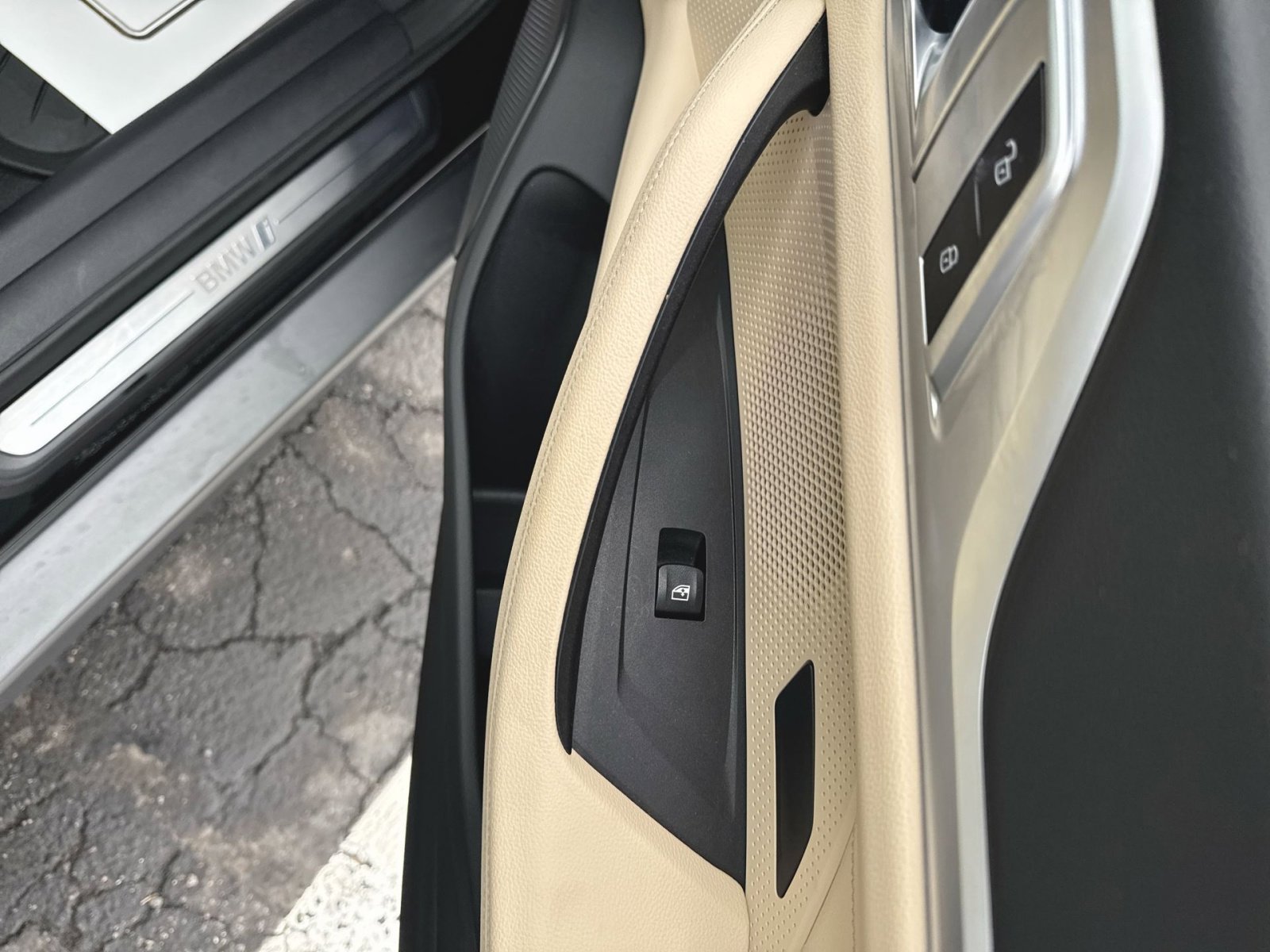 Used 2024 BMW i4 eDrive35 w/ Premium Package image 35