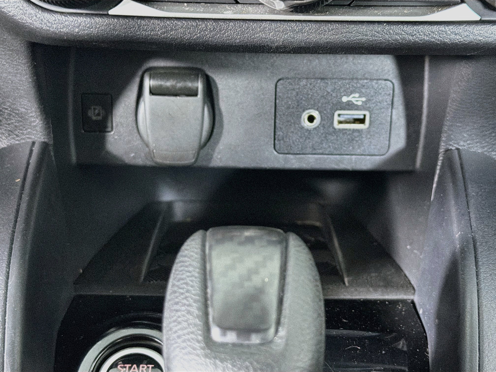 Used 2025 Nissan Versa SV FWD image 26