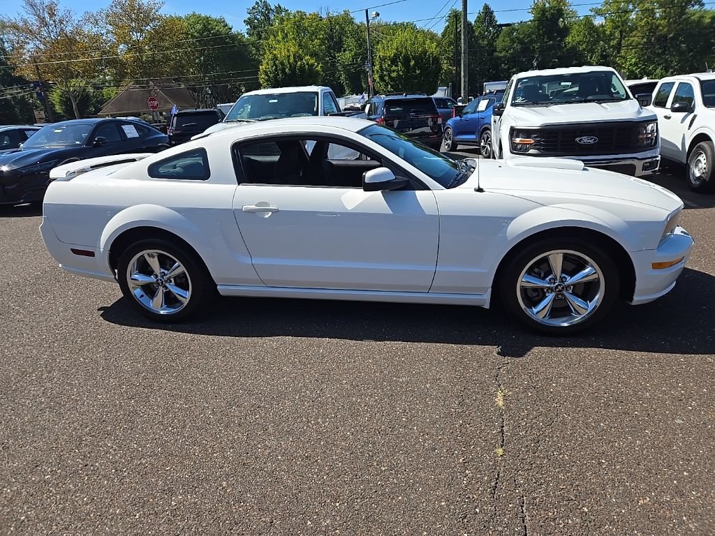 Used 2007 Ford Mustang GT Premium RWD image 4