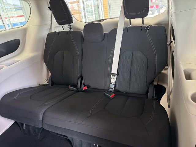 Used 2023 Chrysler Voyager LX FWD image 15