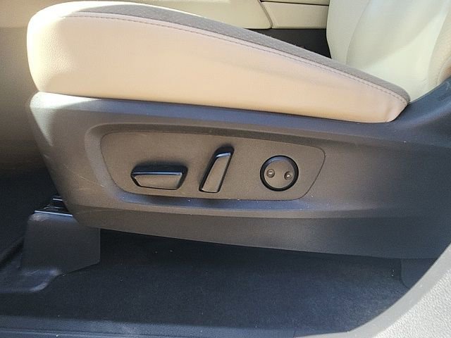 Used 2024 Nissan Pathfinder SL w/ Black Appearance Package image 25