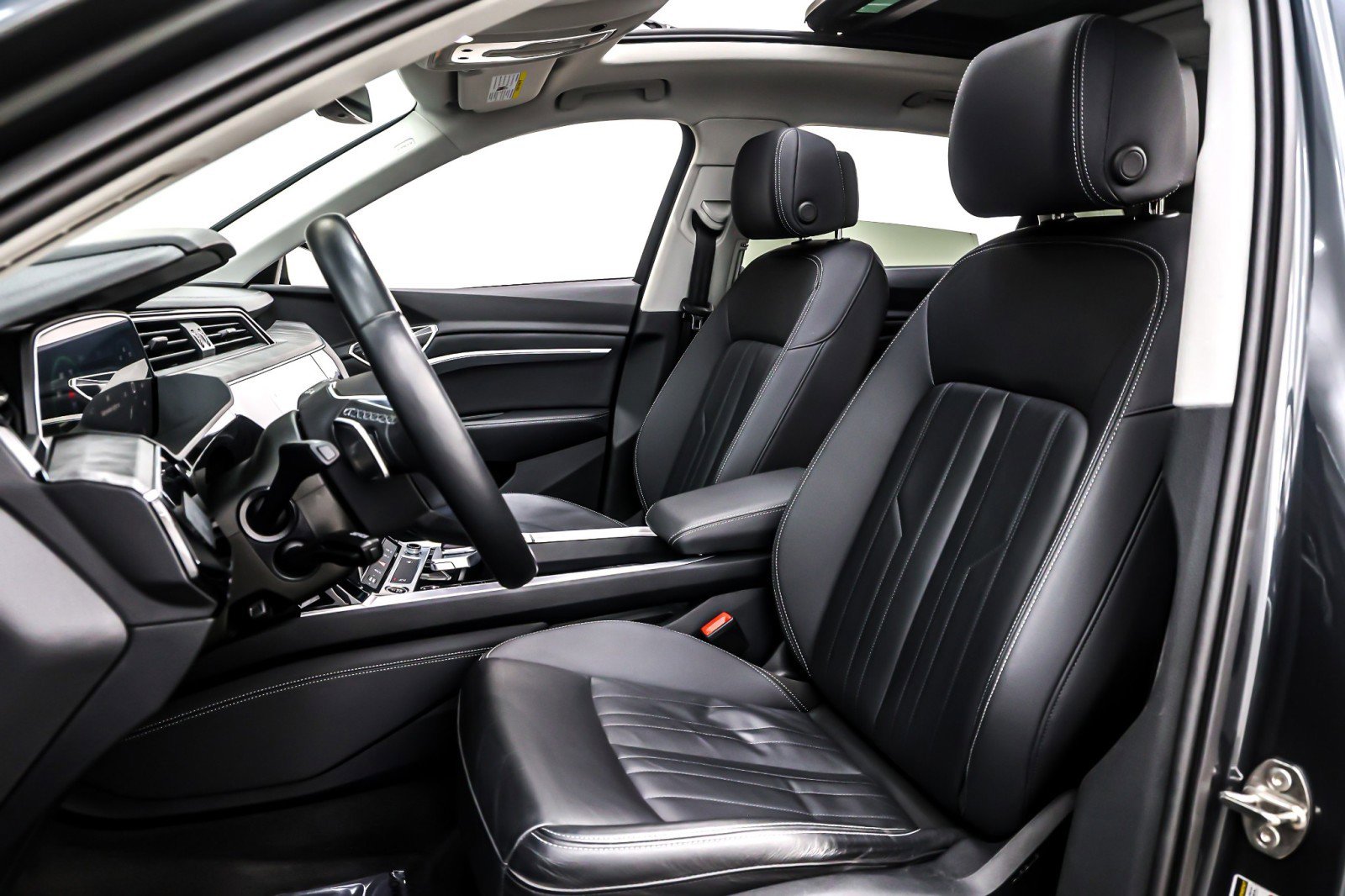 Used 2024 Audi Q8 e-tron Premium image 18