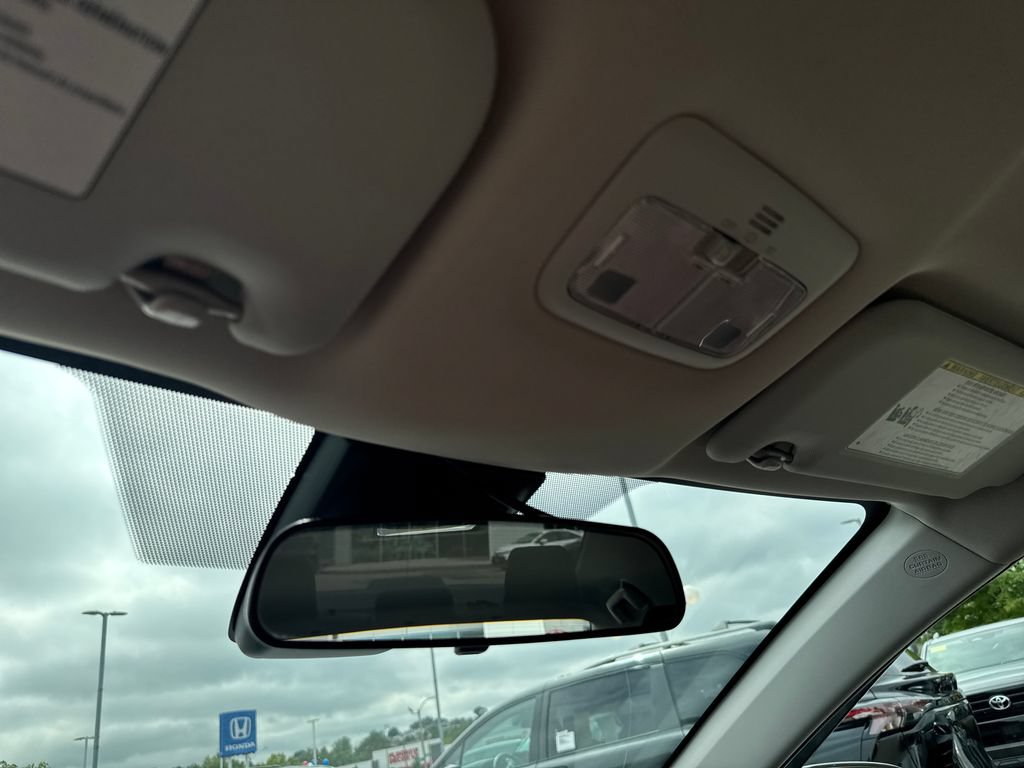 Used 2019 Toyota Corolla SE w/ Carpet Mat Package (TMS) FWD image 29