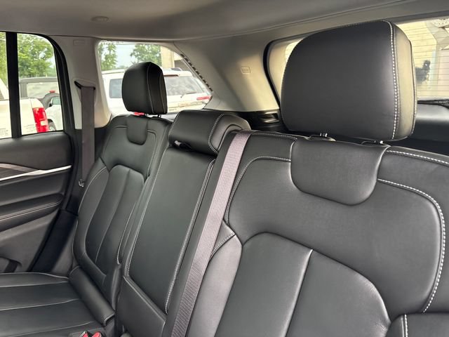 Used 2022 Jeep Grand Cherokee Limited AWD/4WD image 22