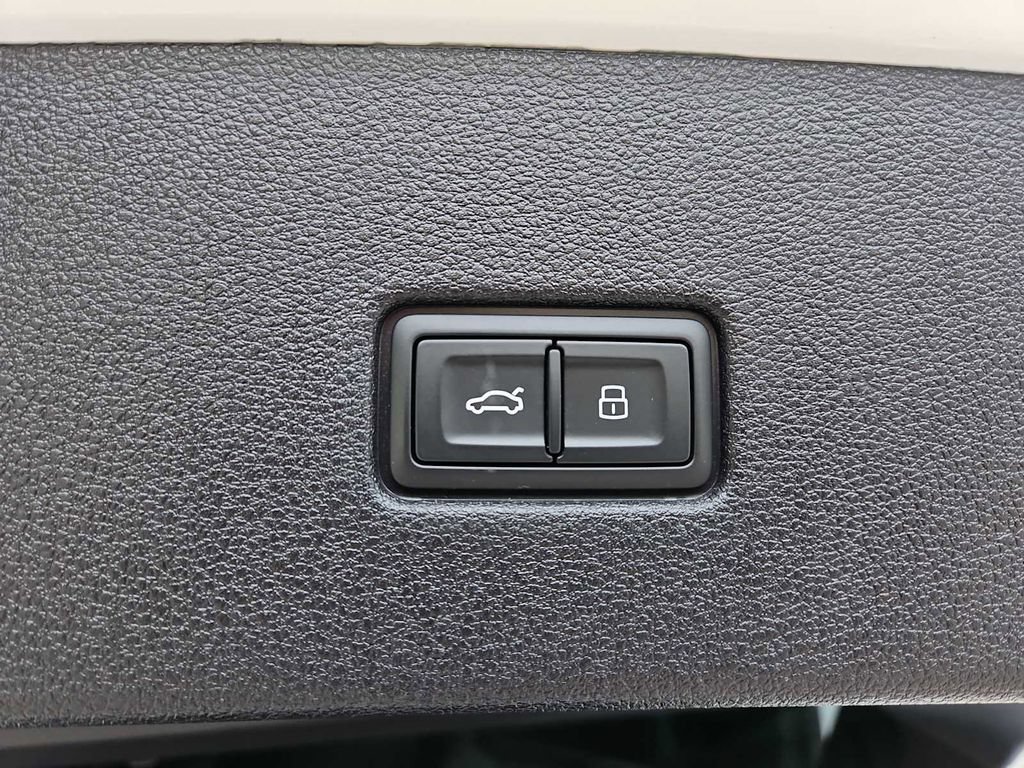 Certified 2023 Audi SQ8 Premium Plus w/ Executive Package AWD/4WD image 36