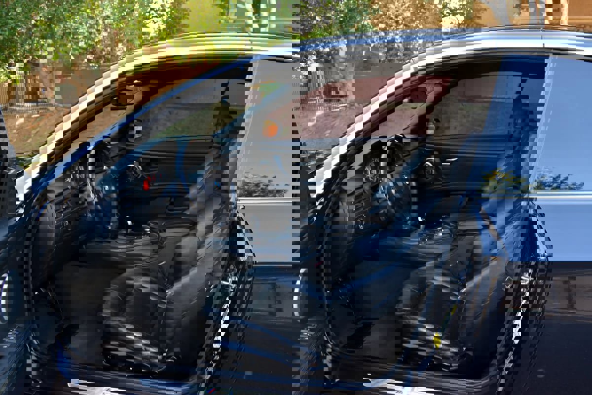 Used 2012 BMW M3 Convertible w/ Premium Pkg image 11