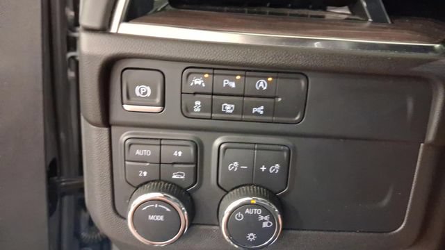 Used 2025 Chevrolet Tahoe LT AWD/4WD image 31