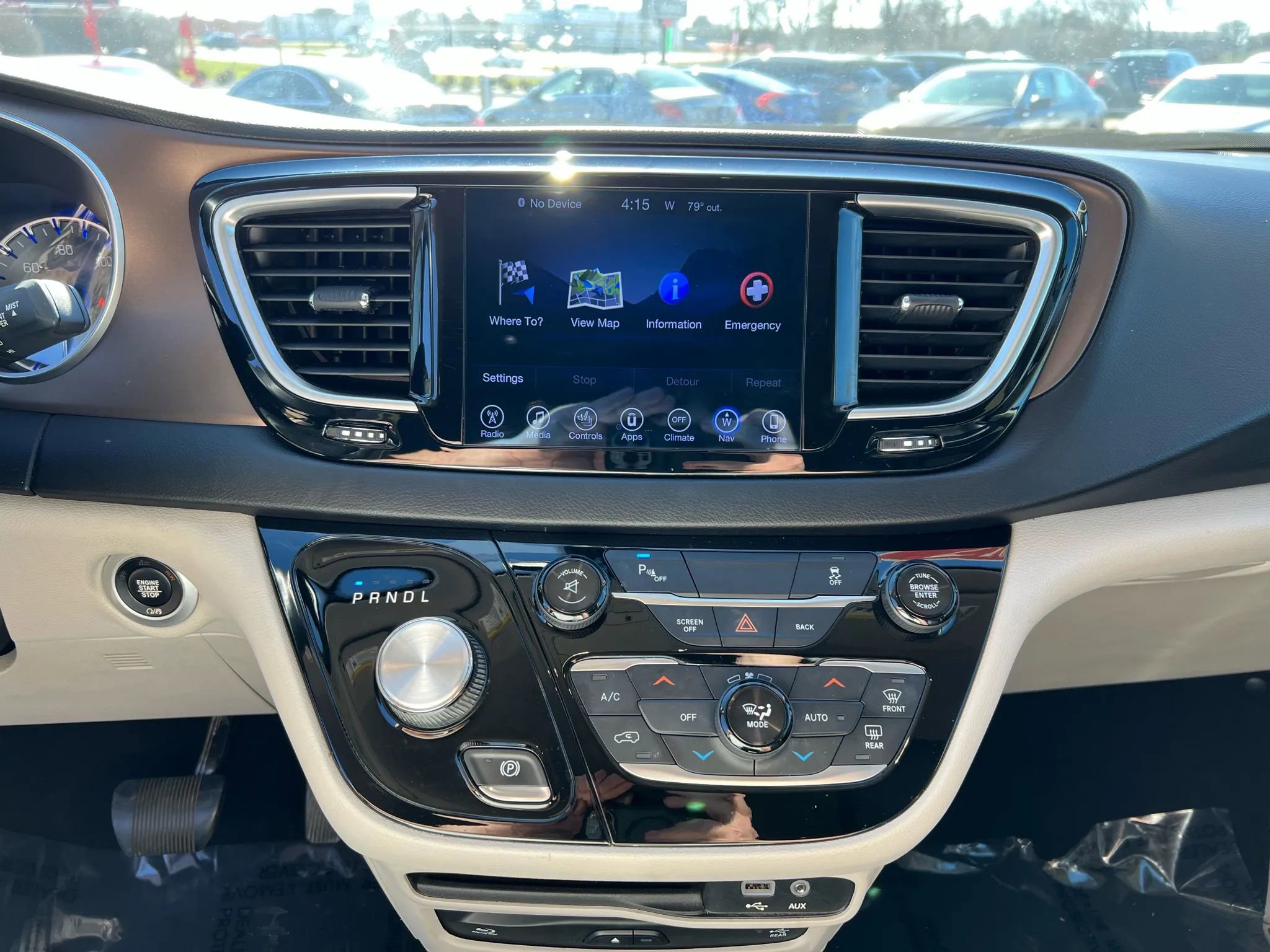 Used 2017 Chrysler Pacifica Touring-L Plus w/ Tire & Wheel Group image 17