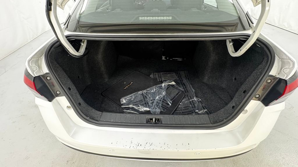 Used 2023 Nissan Versa SV FWD image 15