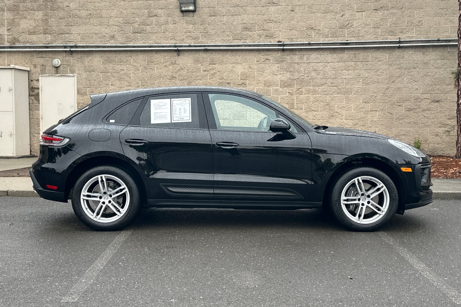 Used 2024 Porsche Macan AWD/4WD image 2