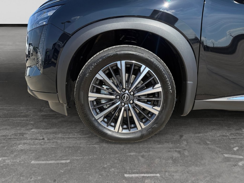 New 2026 Nissan Pathfinder Platinum FWD image 9