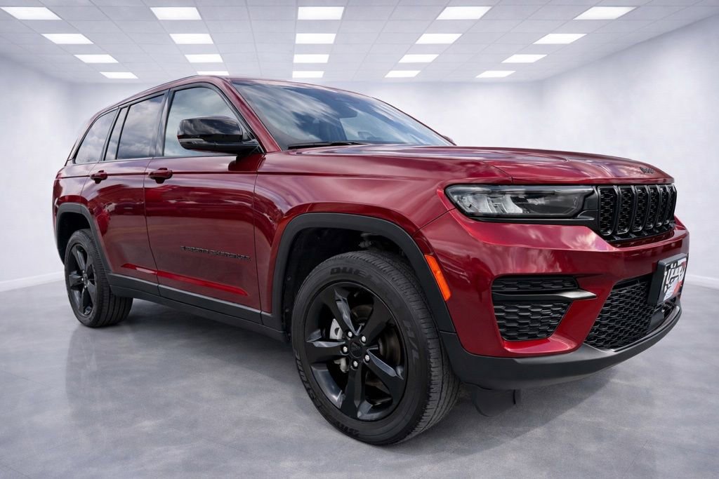 Used 2023 Jeep Grand Cherokee Altitude image 8