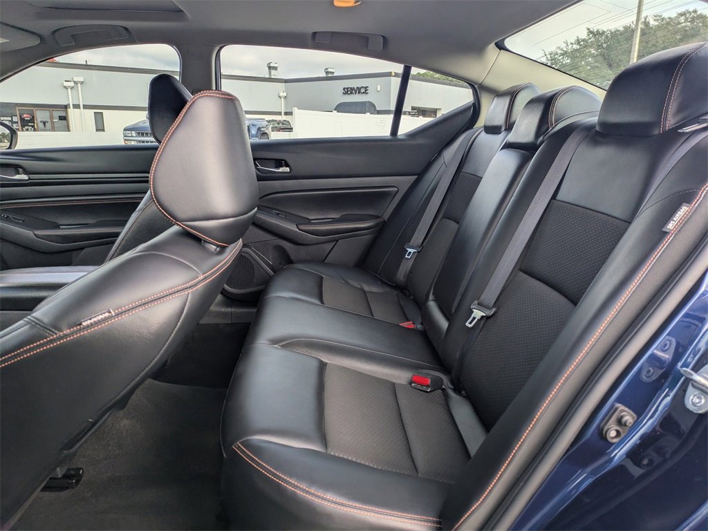 Used 2021 Nissan Altima 2.5 SR w/ SR Premium Package image 10