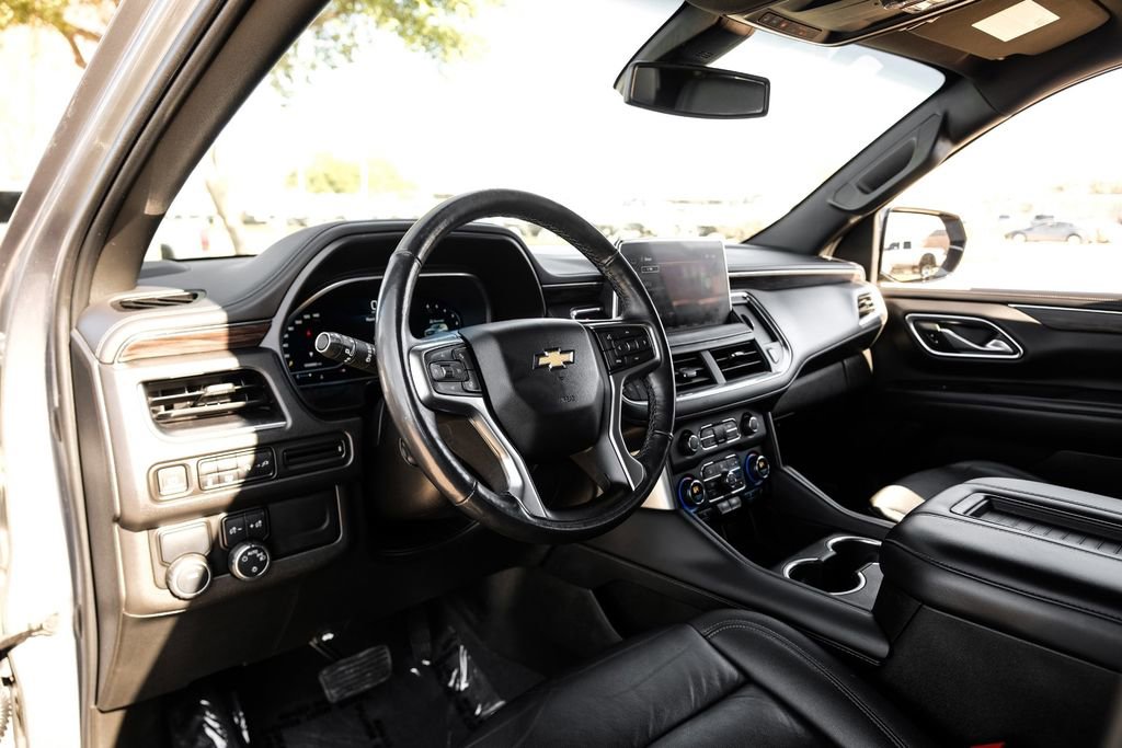 Used 2022 Chevrolet Suburban LT w/ Luxury Package image 2