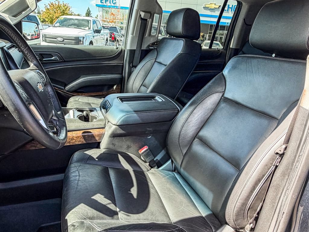 Used 2019 Chevrolet Suburban LT w/ Luxury Package RWD image 9