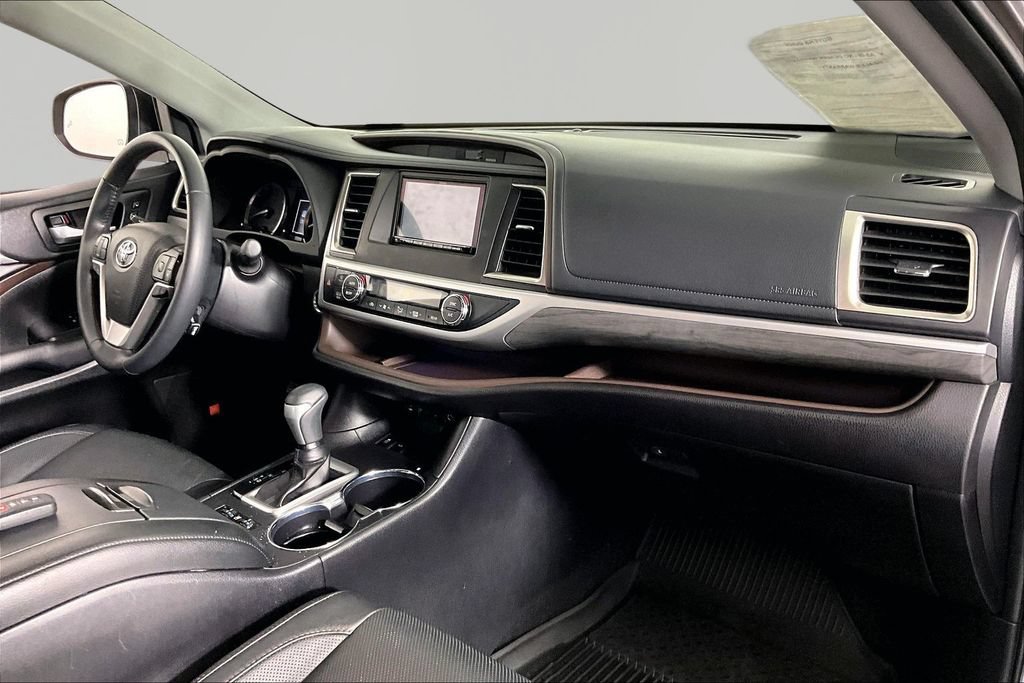 Used 2019 Toyota Highlander Limited FWD image 25