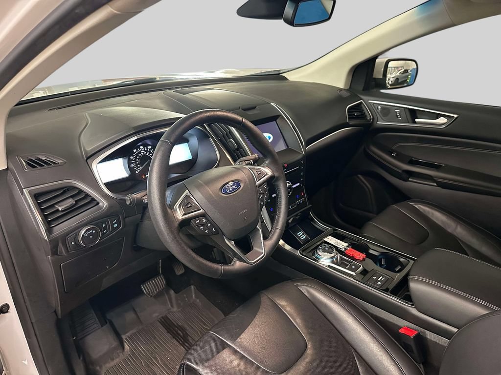 Used 2019 Ford Edge Titanium w/ Equipment Group 301A AWD/4WD image 17
