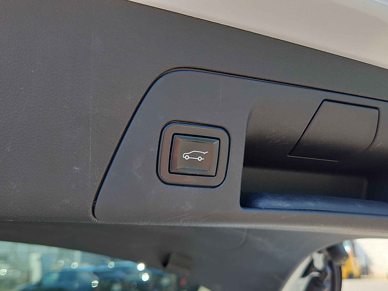 Used 2022 Buick Envision Avenir w/ Safety Package AWD/4WD image 30