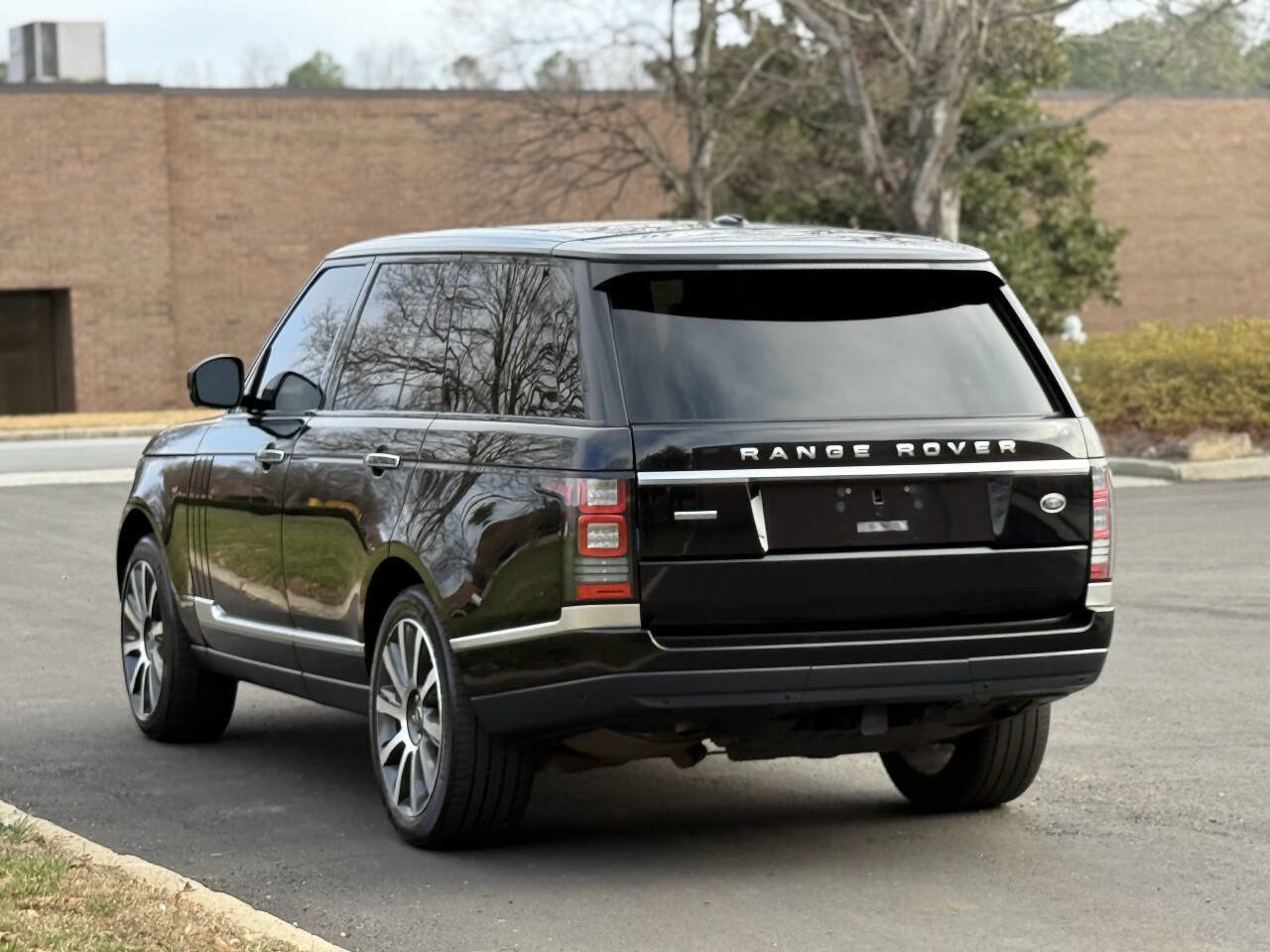 Used 2015 Land Rover Range Rover Autobiography image 9