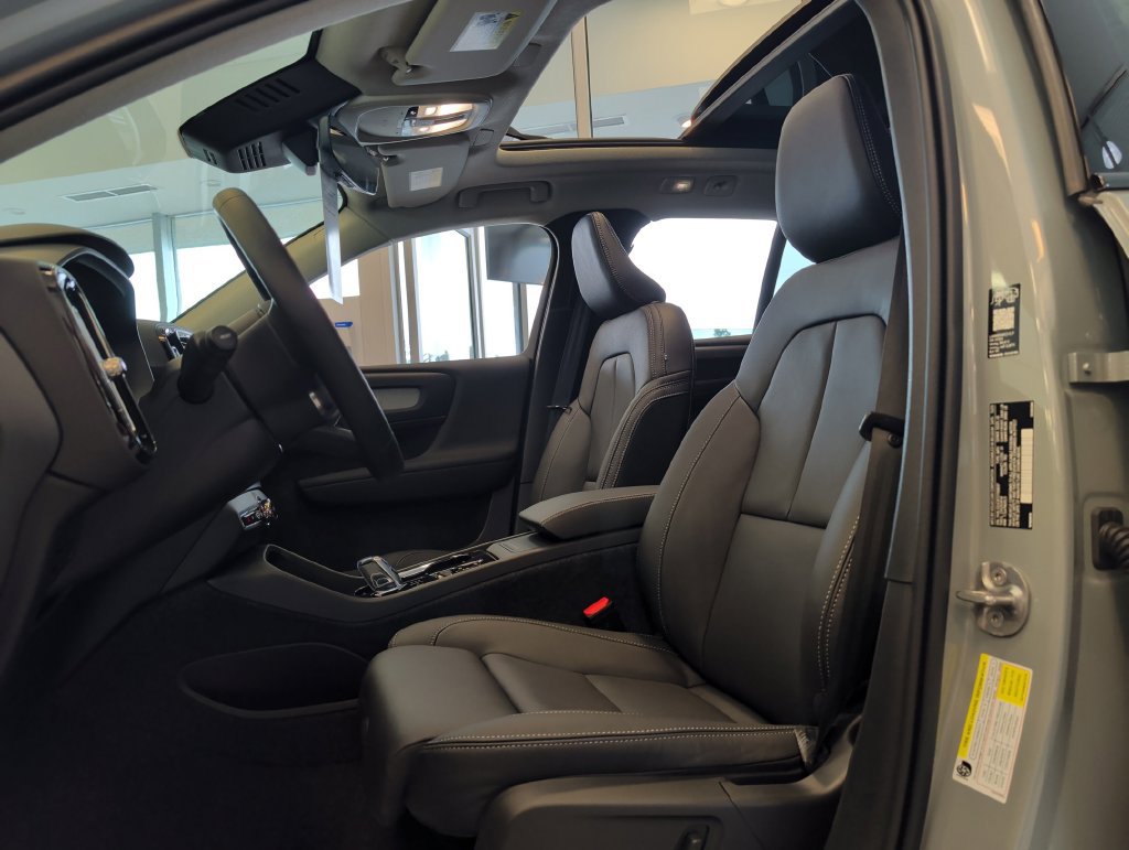 New 2026 Volvo XC40 B5 Plus w/ Protection Package Premier AWD/4WD image 10