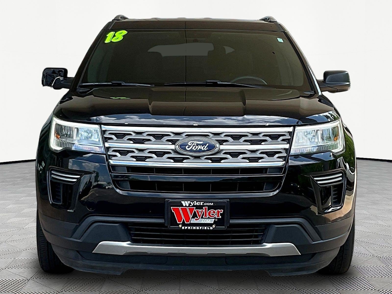 Used 2018 Ford Explorer XLT AWD/4WD image 2