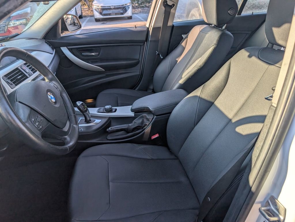 Used 2018 BMW 320i Sedan image 10