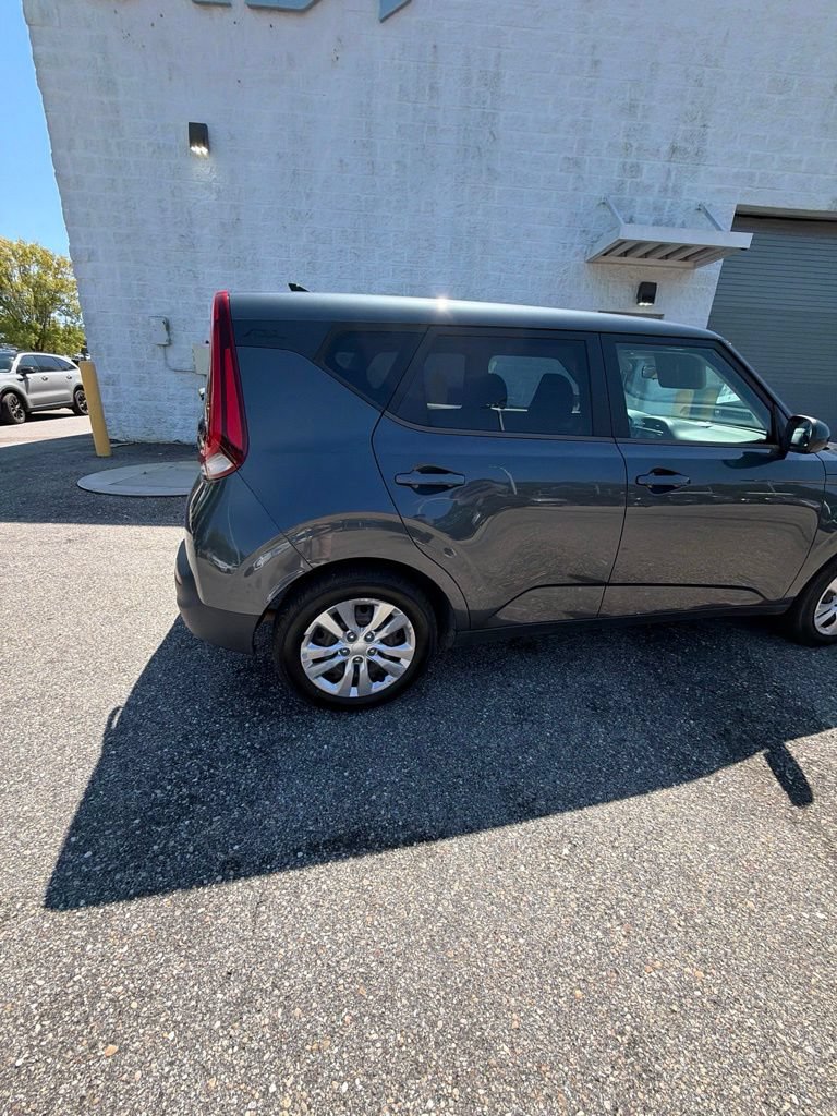 Used 2022 Kia Soul LX FWD image 8