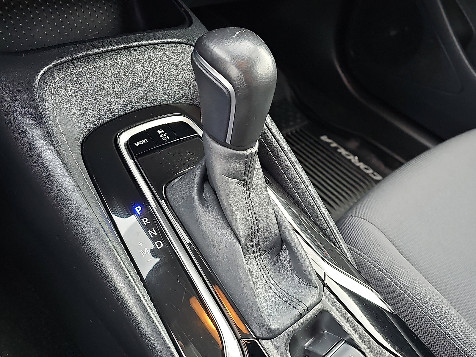 Used 2020 Toyota Corolla SE w/ SE Preferred Package image 14