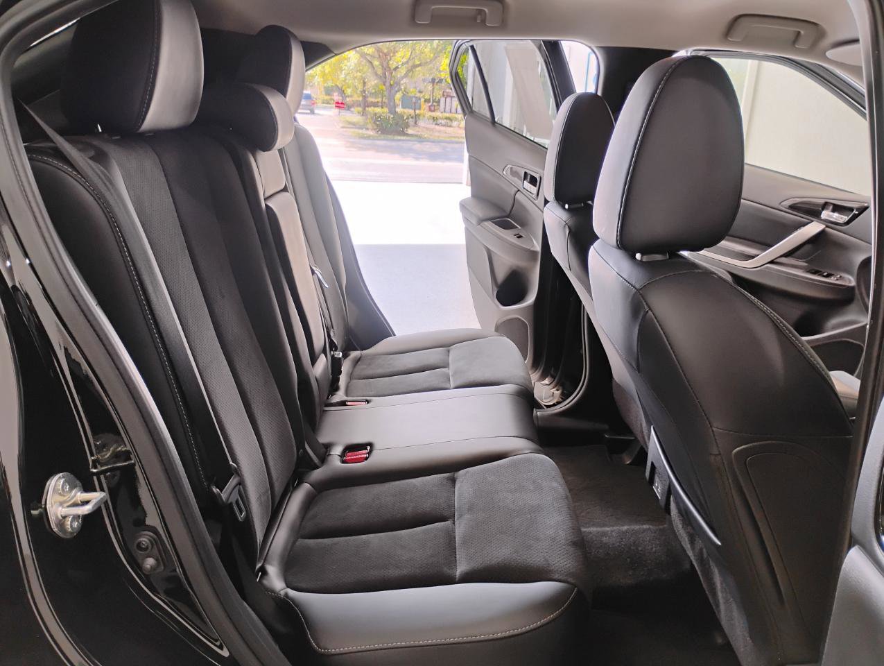 Used 2024 Mitsubishi Eclipse Cross SE image 32