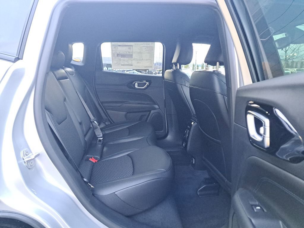 New 2026 Jeep Compass Latitude image 15