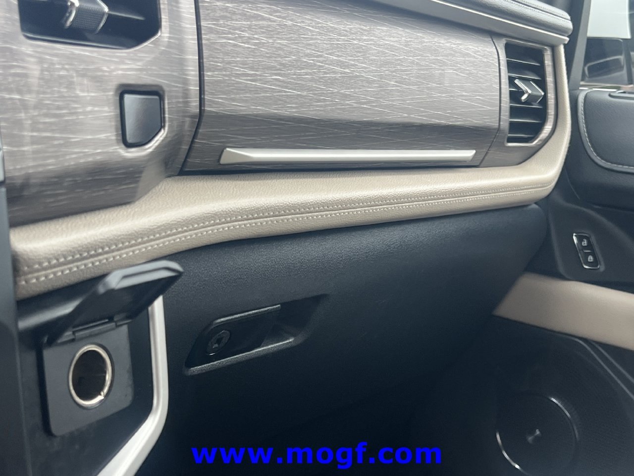 Used 2024 Ford Expedition Limited RWD image 12