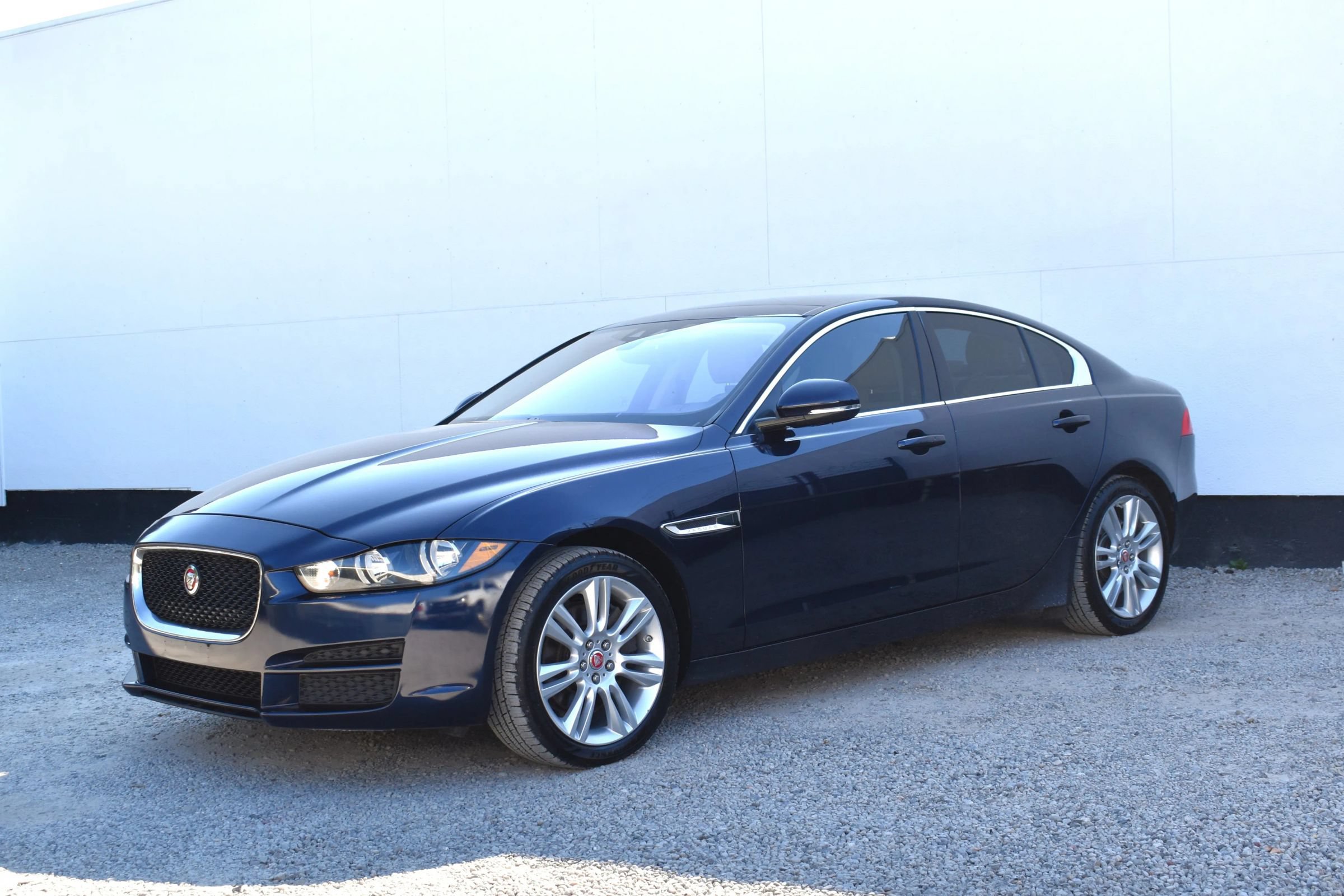 Used 2019 Jaguar XE Premium AWD/4WD image 8