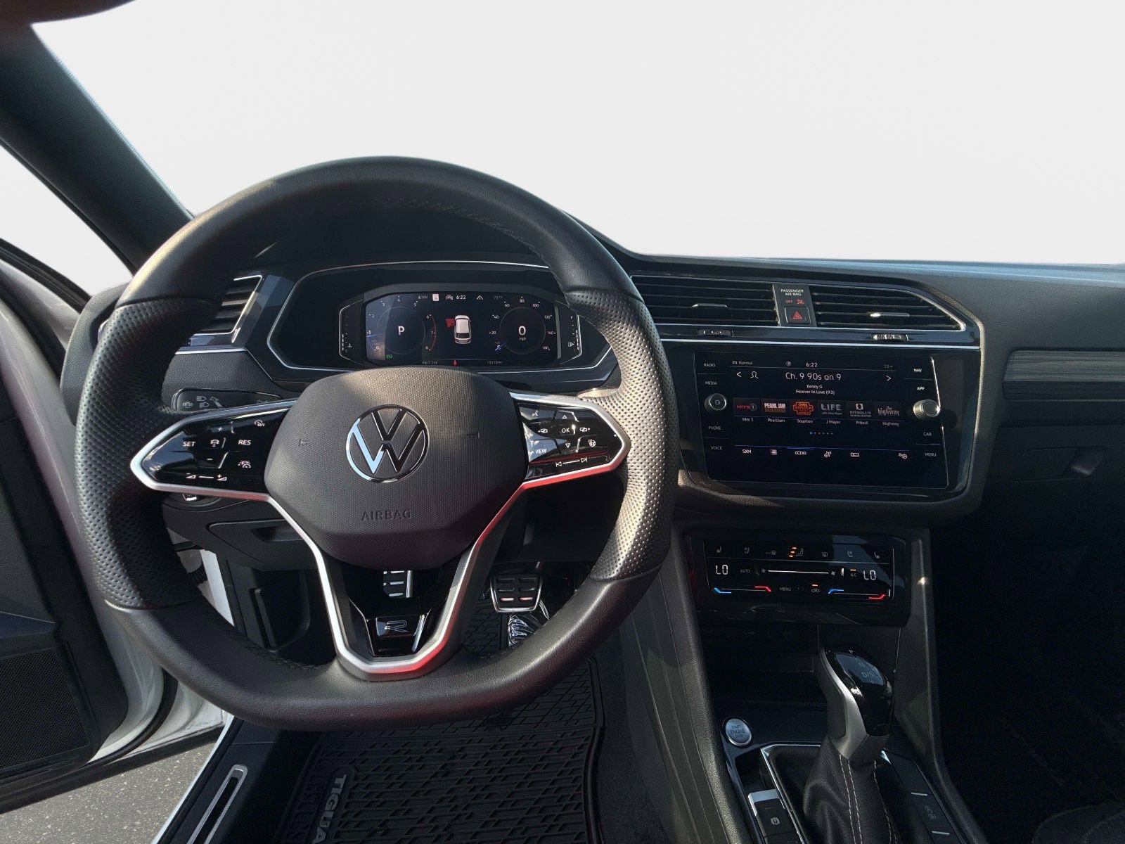 Used 2024 Volkswagen Tiguan SEL R-Line image 27