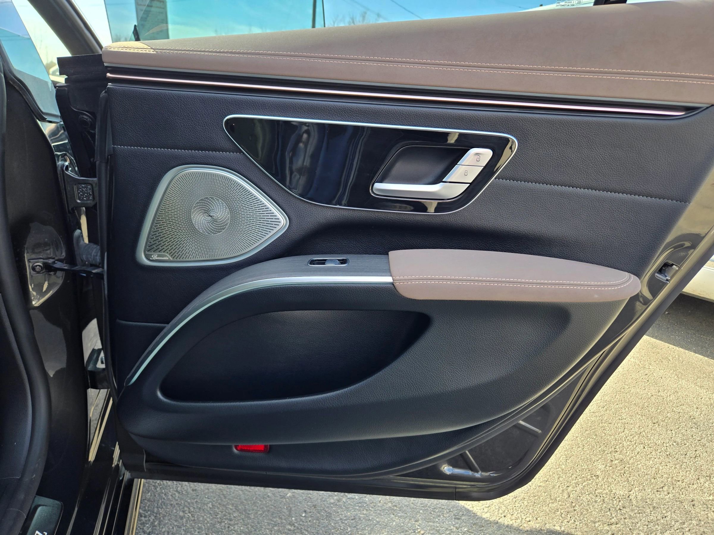 Used 2023 Mercedes-Benz EQS 580 4MATIC Sedan w/ Exclusive Trim Package image 64