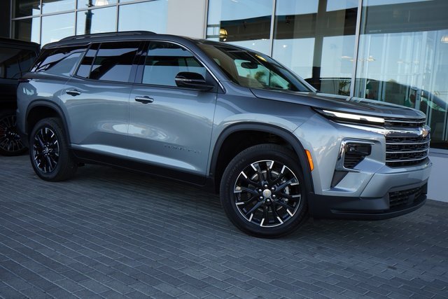 New 2025 Chevrolet Traverse LT w/ Sun and Wheel Package image 1
