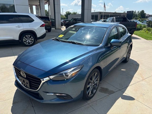 Used 2018 MAZDA MAZDA3 Grand Touring w/ Premium Equipment Package FWD image 3