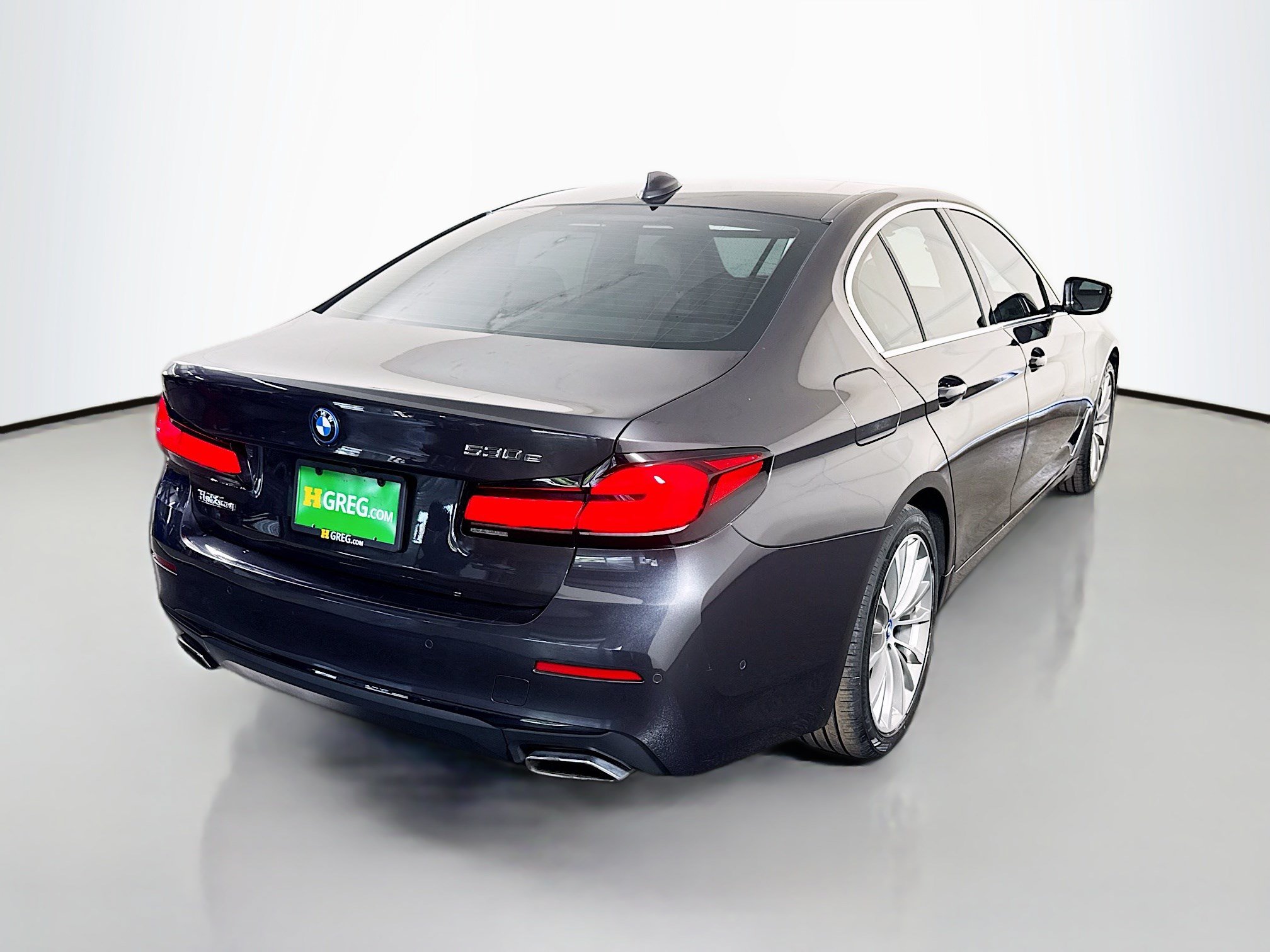 Used 2023 BMW 530e w/ Executive Package RWD image 10