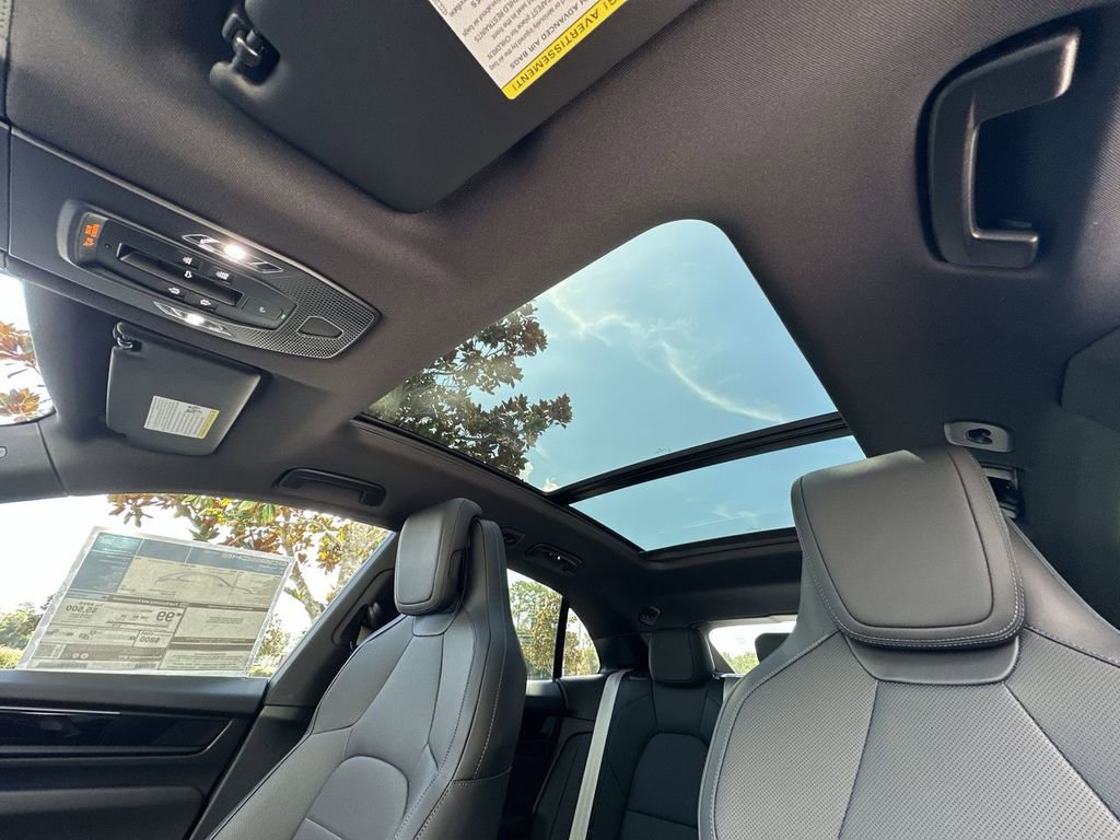 Certified 2025 Porsche Macan Electric image 26