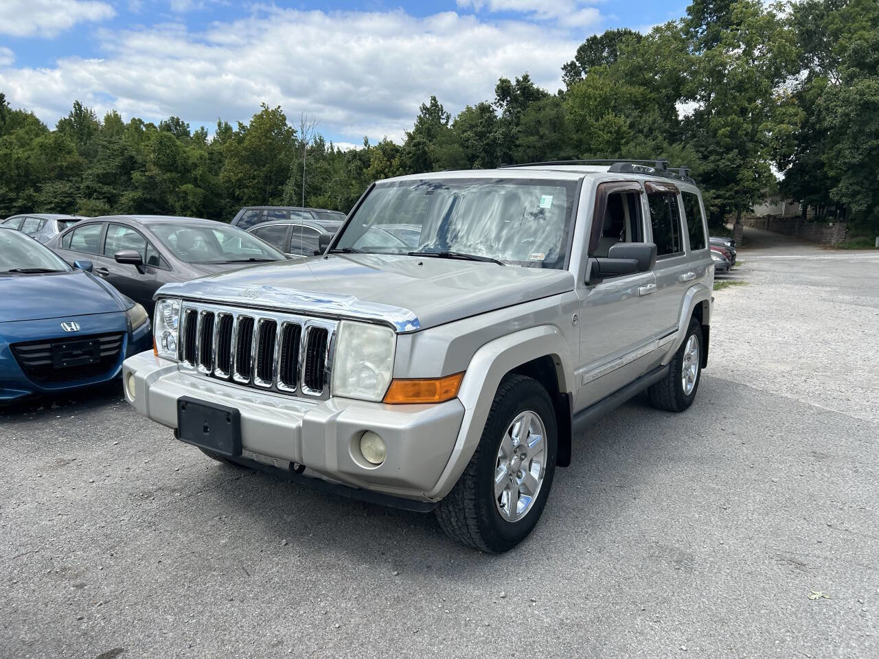 Used 2007 Jeep Commander Limited AWD/4WD image 2