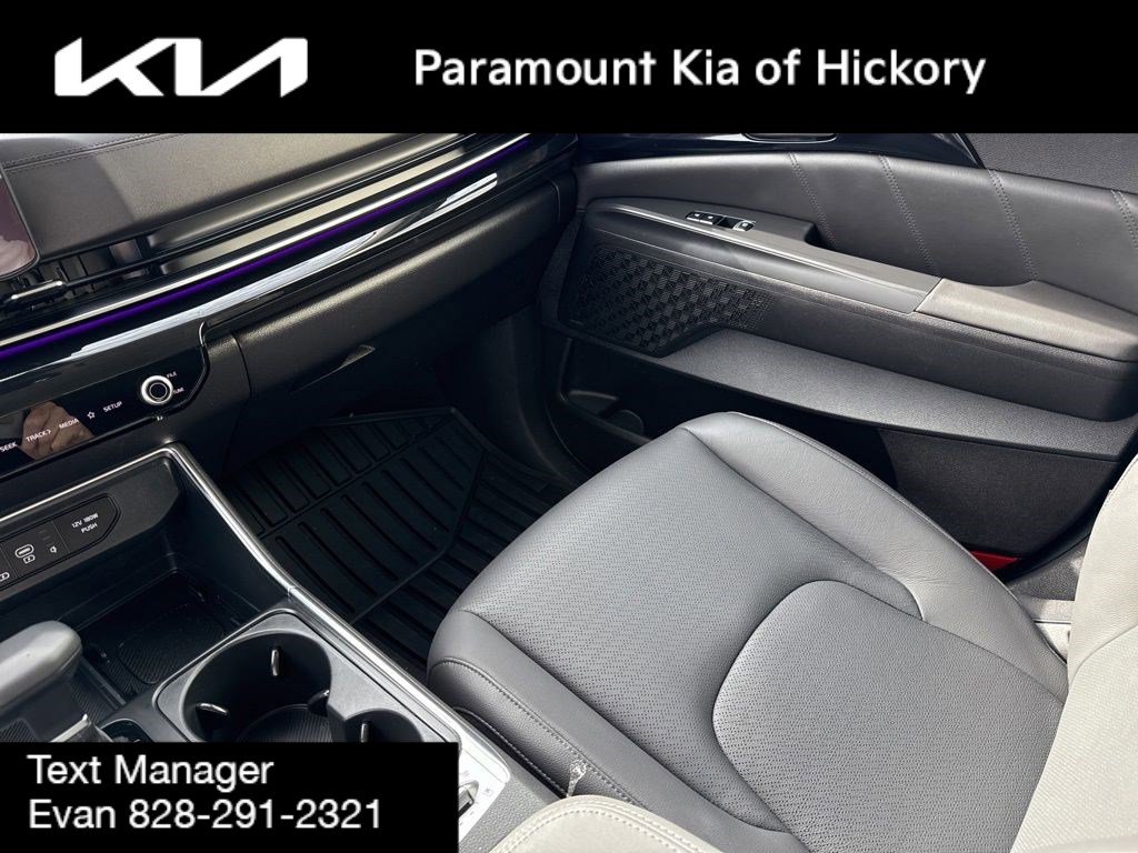 Used 2025 Kia Carnival SX Prestige image 21
