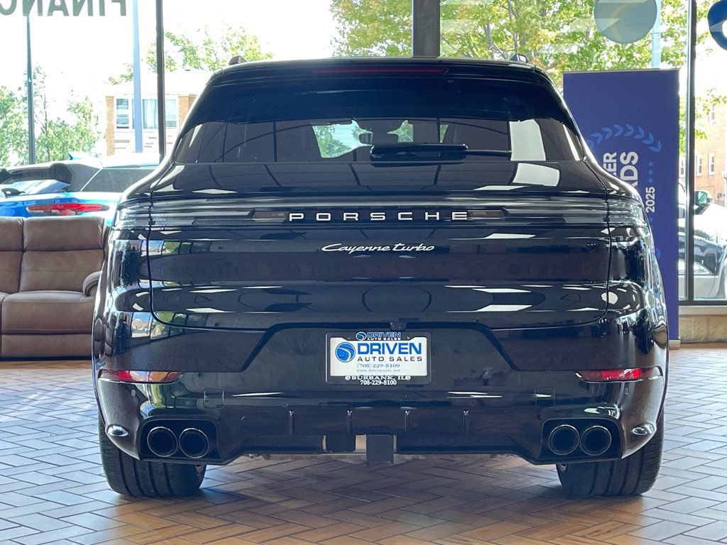 Used 2024 Porsche Cayenne Turbo AWD/4WD image 10