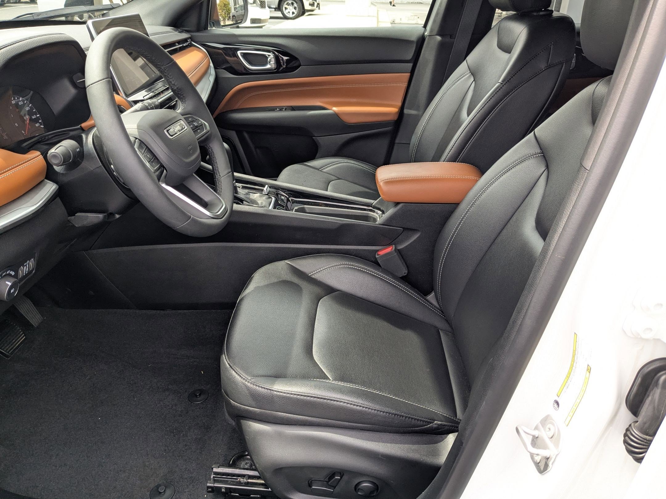 Used 2025 Jeep Compass Limited AWD/4WD image 13