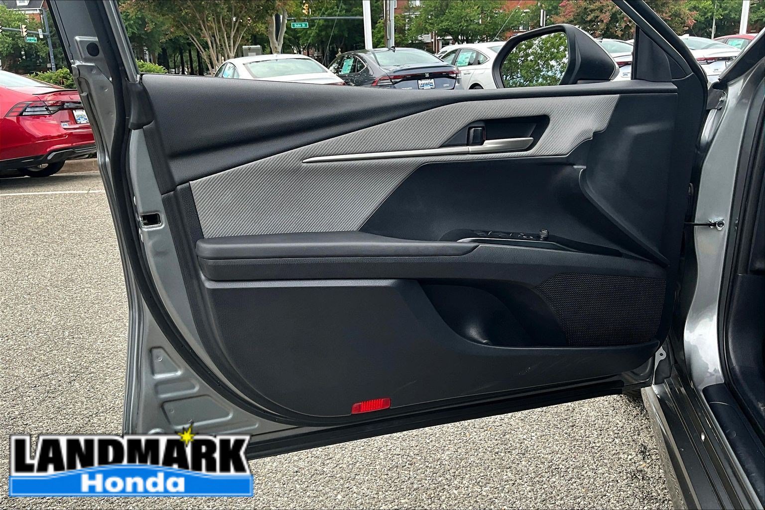 Used 2025 Toyota Camry SE FWD image 16