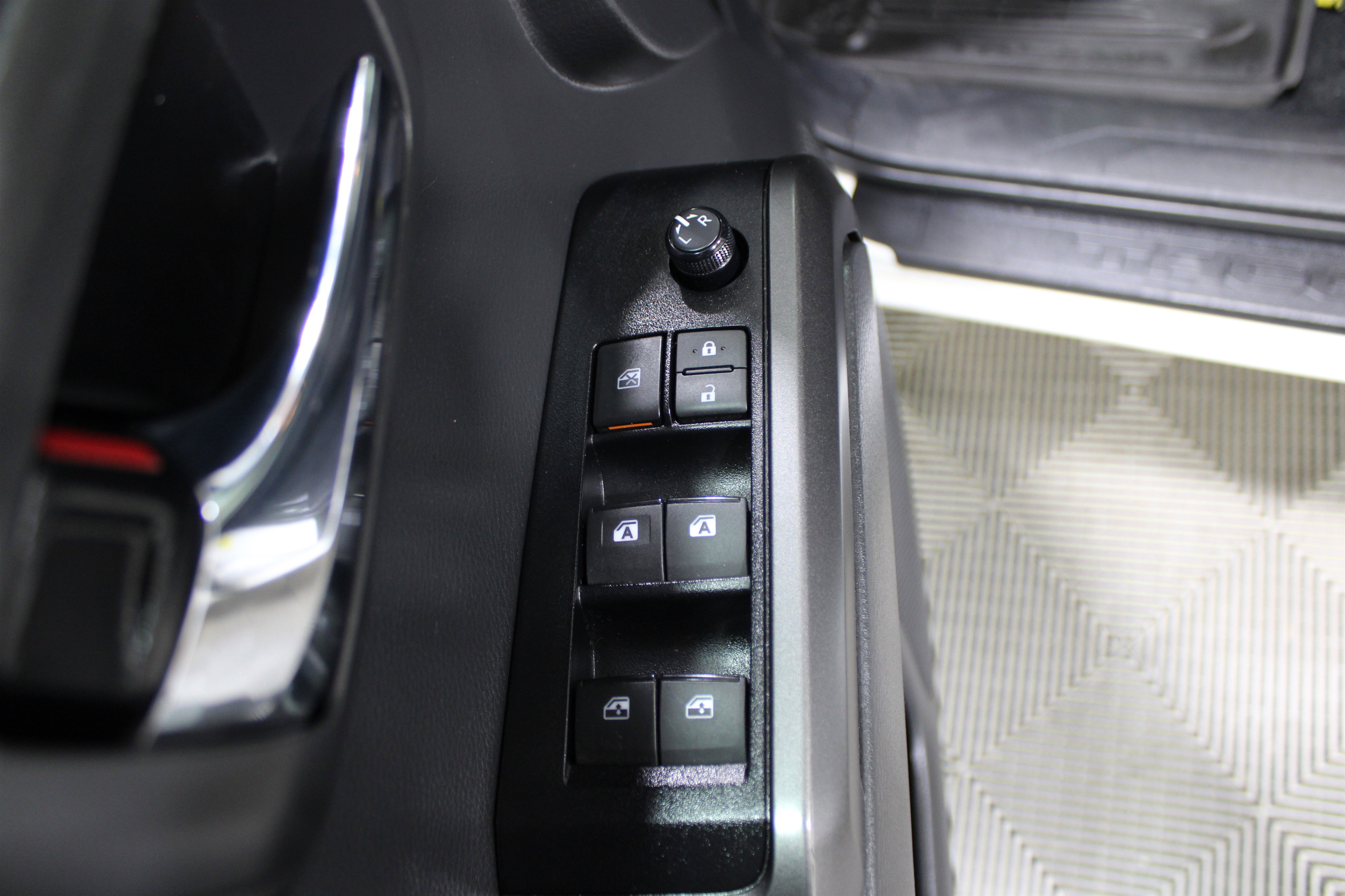 Used 2023 Toyota Tacoma TRD Off-Road w/ Technology Package image 6