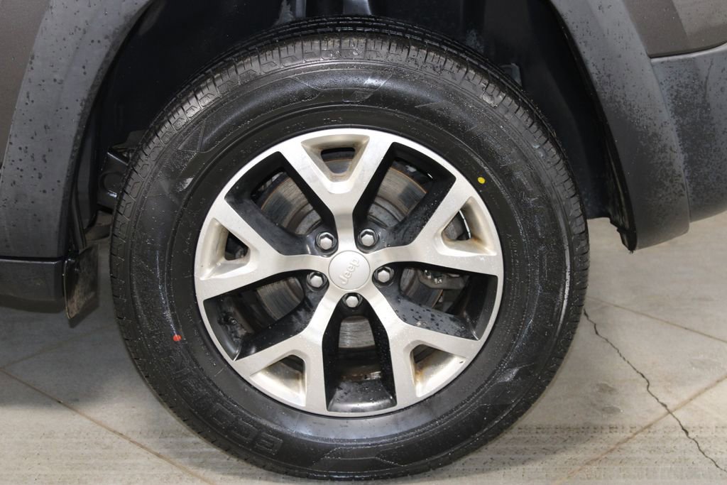 Used 2017 Jeep Cherokee Trailhawk w/ Comfort/Convenience Group image 16