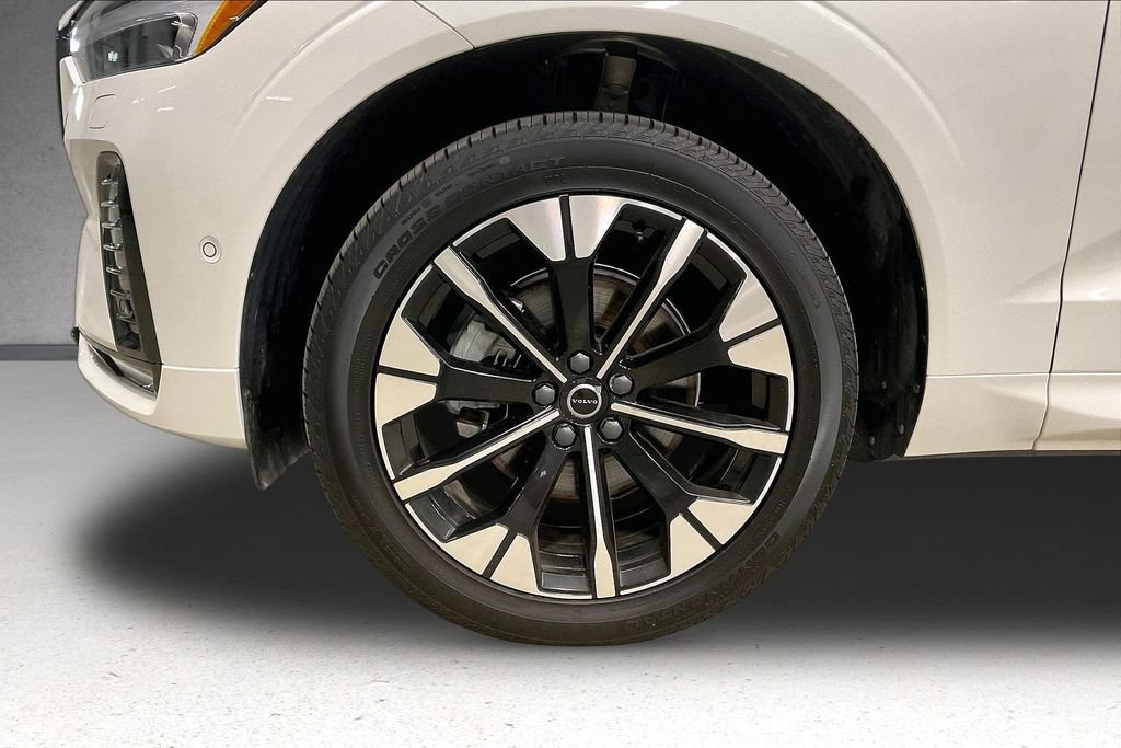 Certified 2026 Volvo XC60 B5 Plus w/ Protection Package Premier AWD/4WD image 33