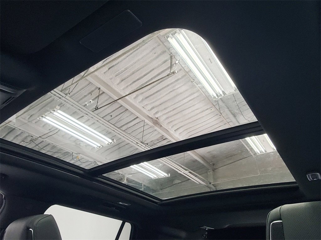 New 2025 Cadillac Escalade Premium Luxury w/ LPO, Radiant Package image 31