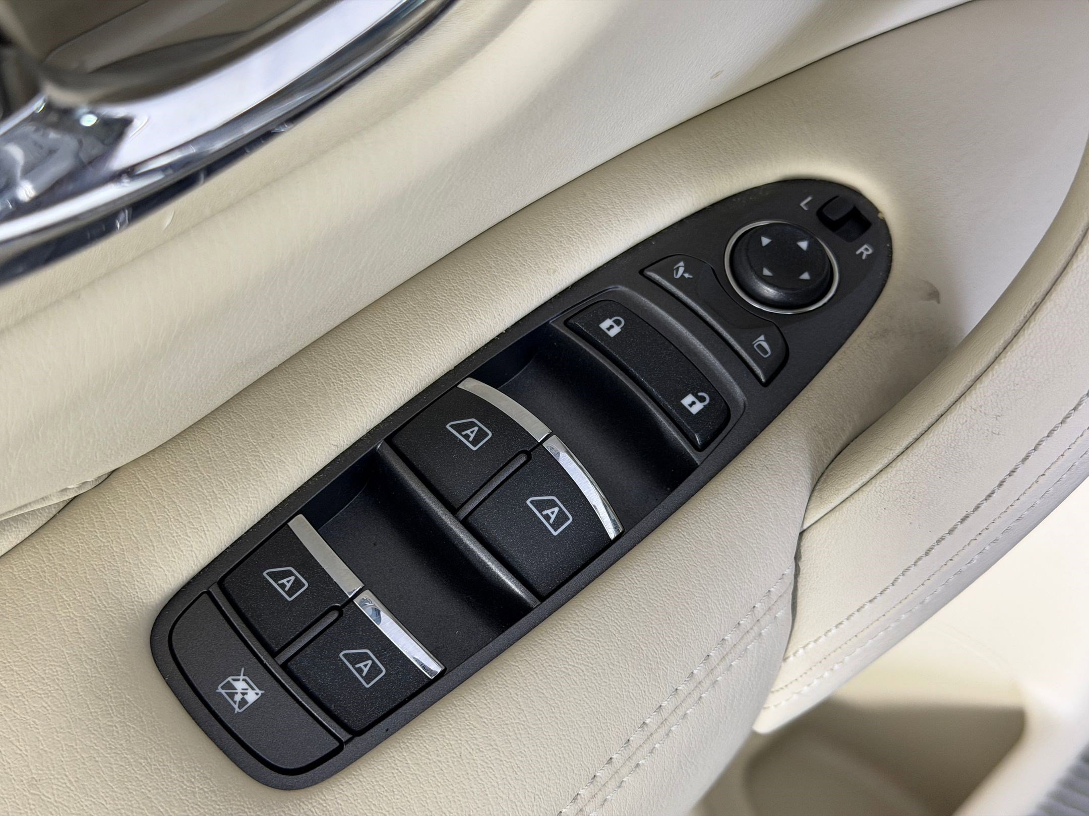 Used 2022 INFINITI QX80 Luxe w/ Cargo Package AWD/4WD image 12
