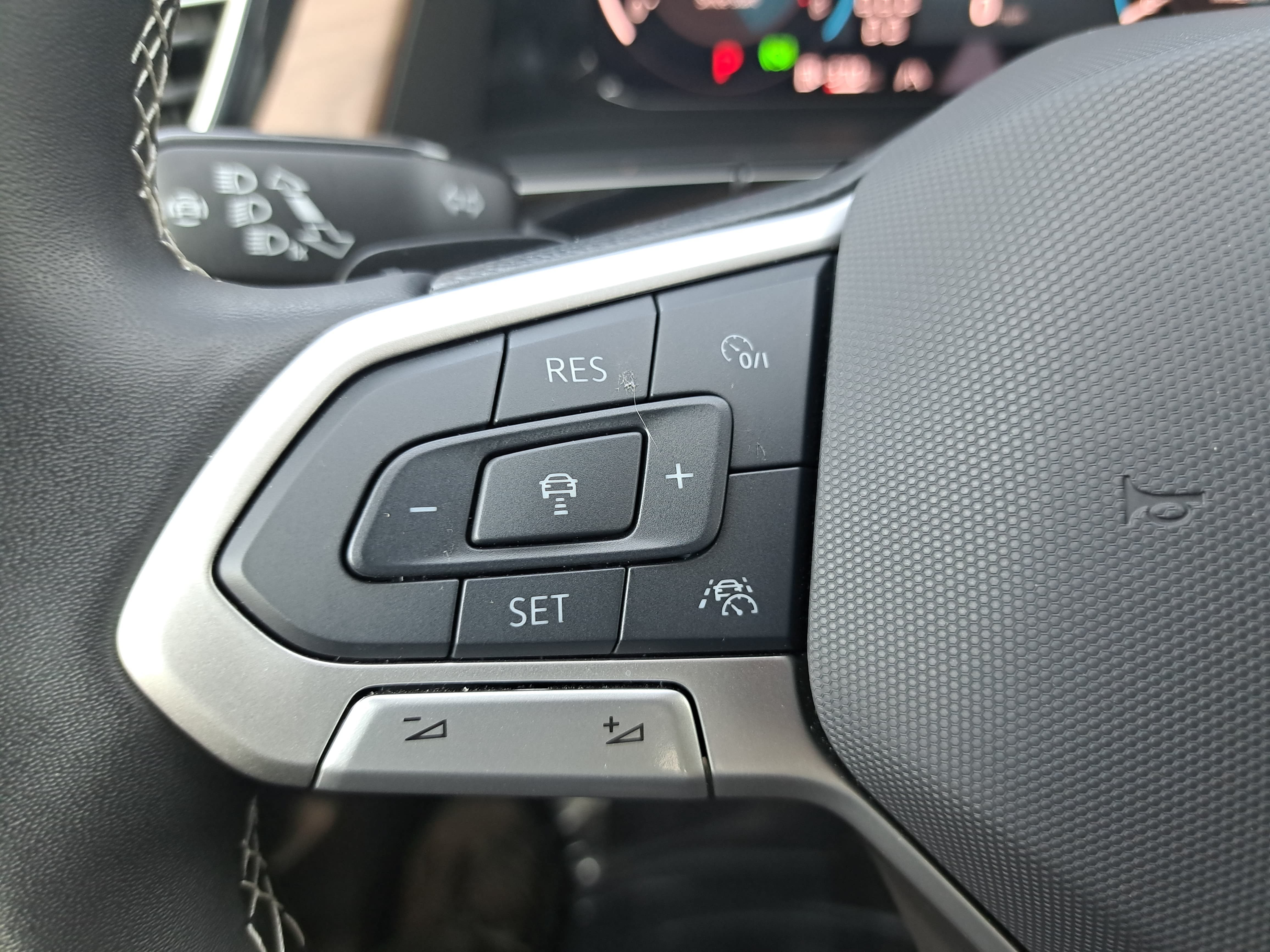 Used 2026 Volkswagen Atlas SE FWD image 17